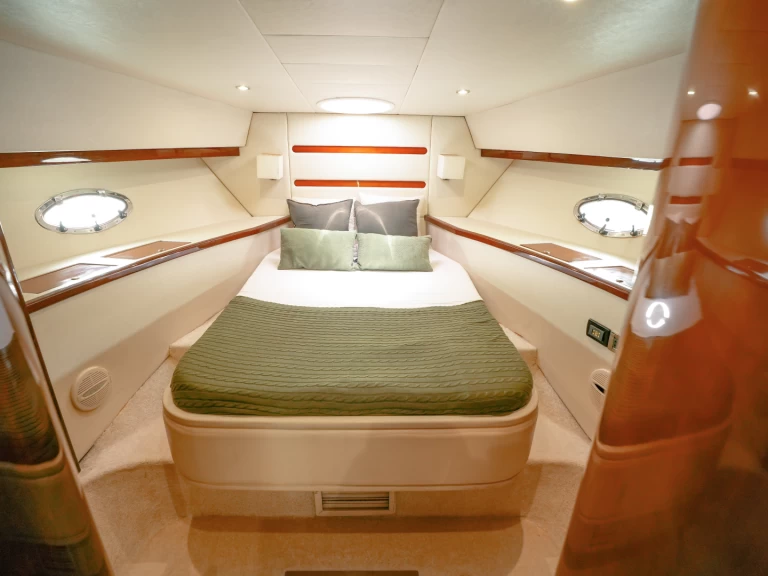 Motorboat for rent Dubaï harbour at the best price