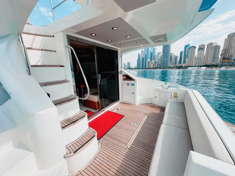 Motorboat rental with or without captain Gulf Craft - Majesty Yachts Dubaï harbour
