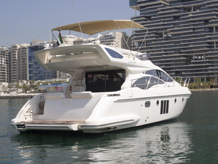 Gulf Craft - Majesty Yachts X7 charter bareboat or captained in  Dubaï harbour