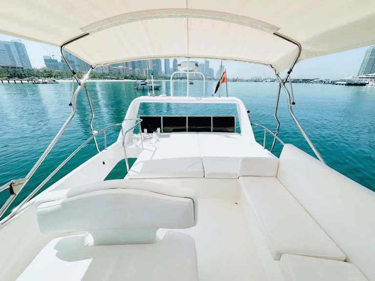 Gulf Craft - Majesty Yachts X4 in Dubaï harbour on SamBoat