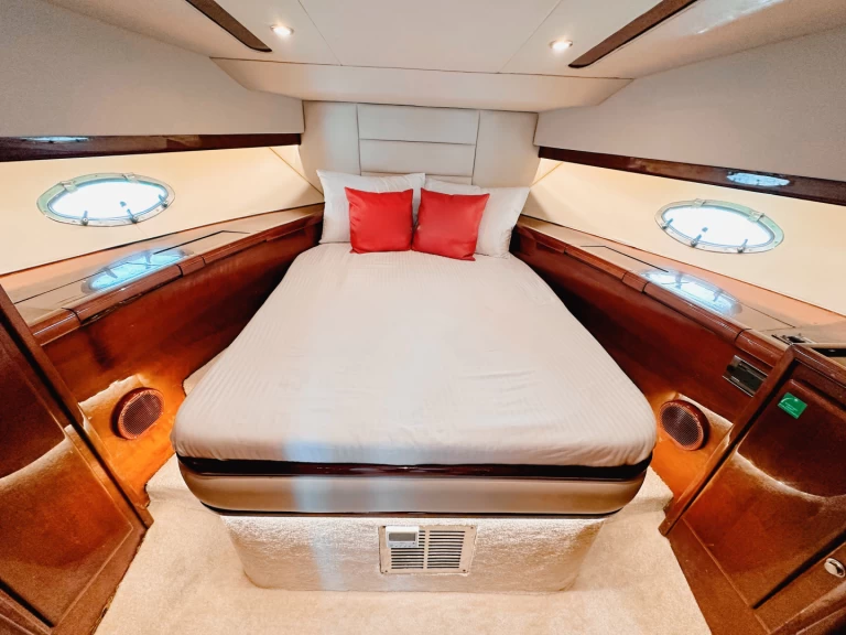 Rent a Gulf Craft - Majesty Yachts X4 Dubaï harbour