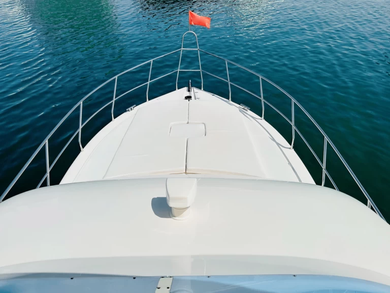 Yacht charter Dubaï harbour cheap X4