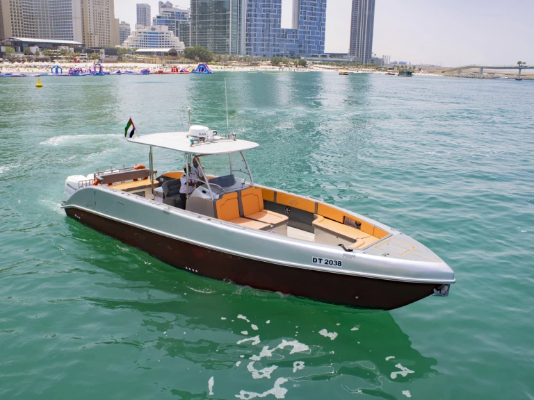 Motorboat rental in Dubaï harbour - Sea Ray X20