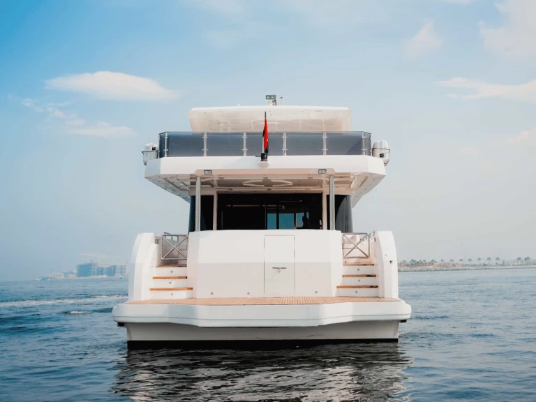 Sunseeker Silo in Dubaï harbour on SamBoat