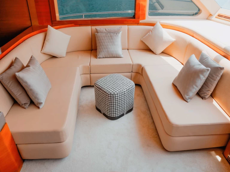 Rent a Sunseeker Silo Dubaï harbour