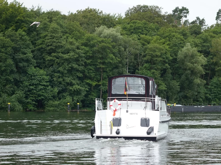 Bareboat Rental Houseboat Gruno with a boat licence