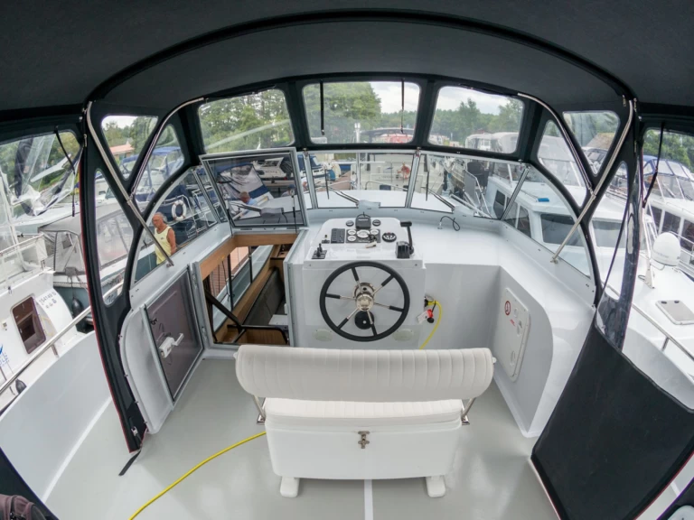 Bareboat Rental Houseboat Gruno with a boat licence