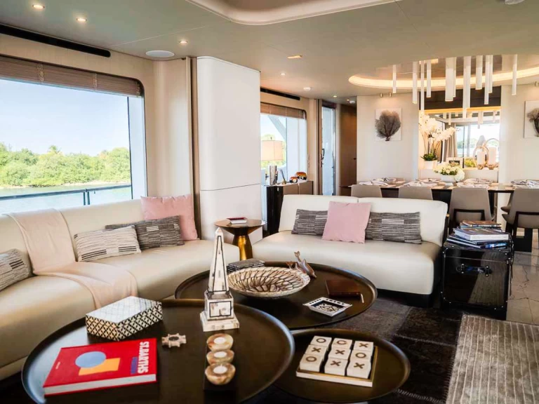 Boat rental Azimut ALEGRIA in Bahamas on Samboat