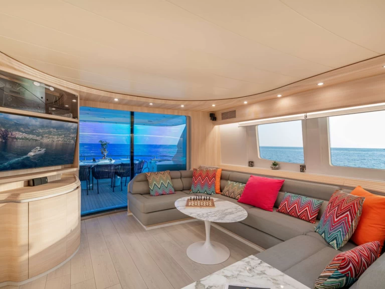 Bareboat Rental Luxury Yacht Maiora with a boat licence