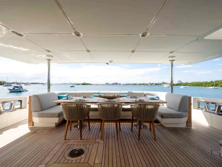 Yacht charter Bahamas cheap ALEGRIA