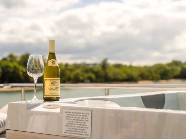 Boat rental Azimut ALEGRIA in Bahamas on Samboat