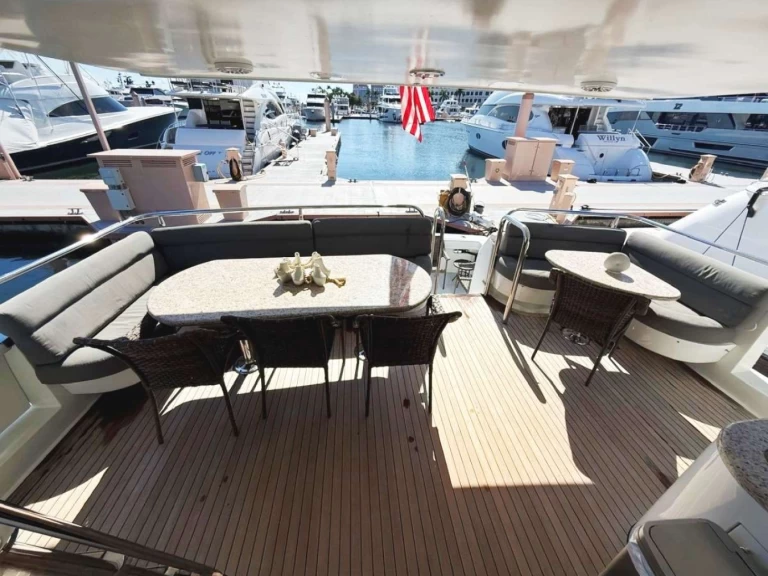 Bareboat Rental Luxury Yacht Lazzara with a boat licence