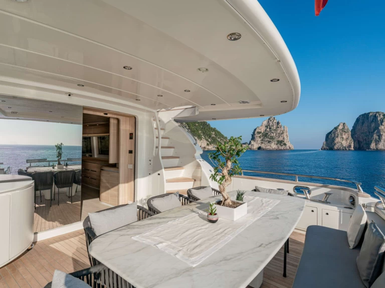 Bareboat Rental Luxury Yacht Maiora with a boat licence