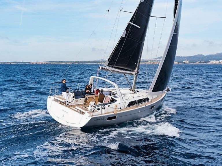Bénéteau Oceanis 41.1 in Gouvia on SamBoat