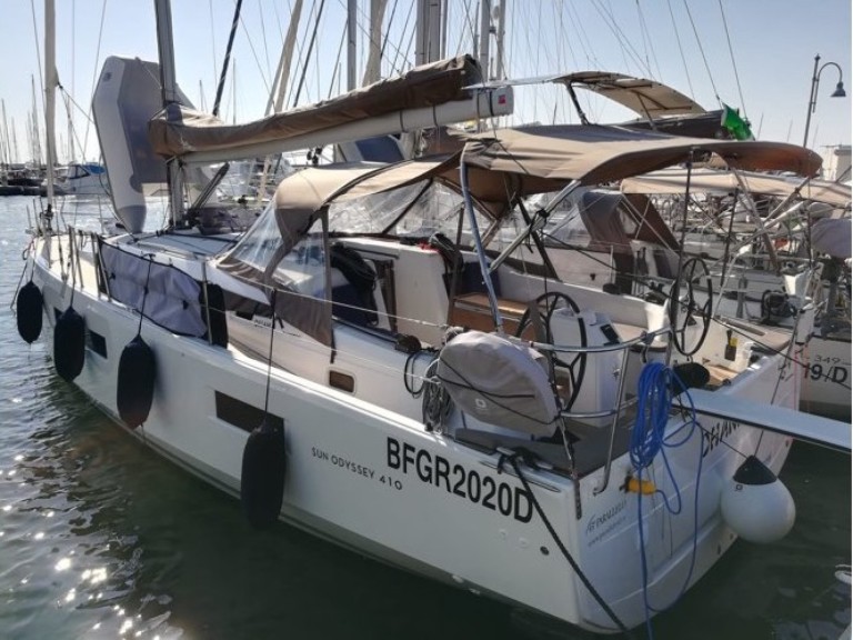 Jeanneau Sun Odyssey 410 in San Vincenzo on SamBoat