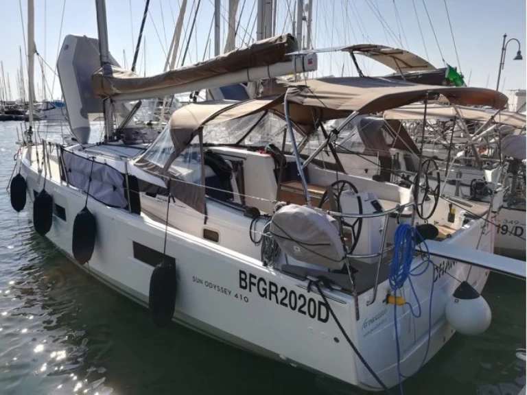 Jeanneau Sun Odyssey 410 in San Vincenzo on SamBoat
