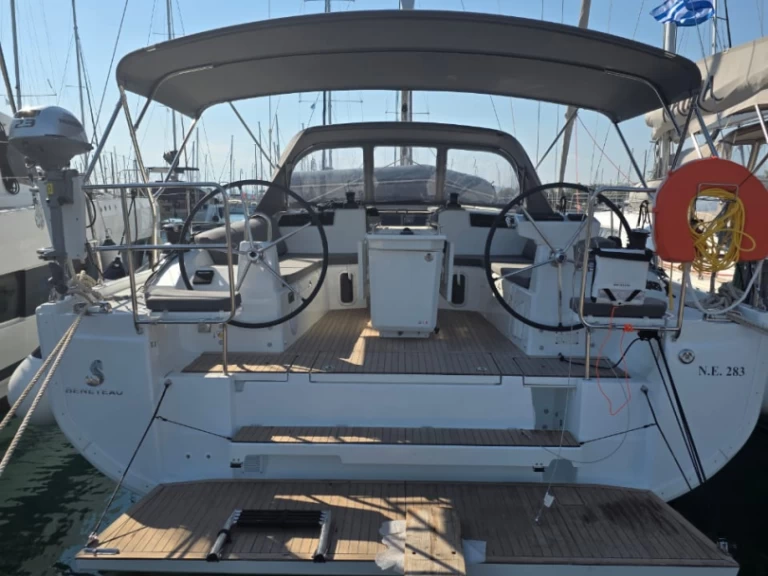 Rent a Bénéteau Oceanis 40.1 Paros (Island)
