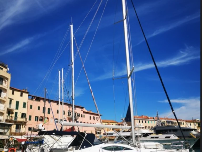 Sailboat for rent San Vincenzo at the best price