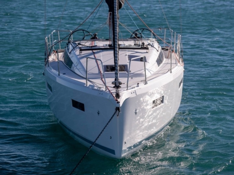 Sailboat rental in La Trinité-sur-Mer - Jeanneau Sun Odyssey 380