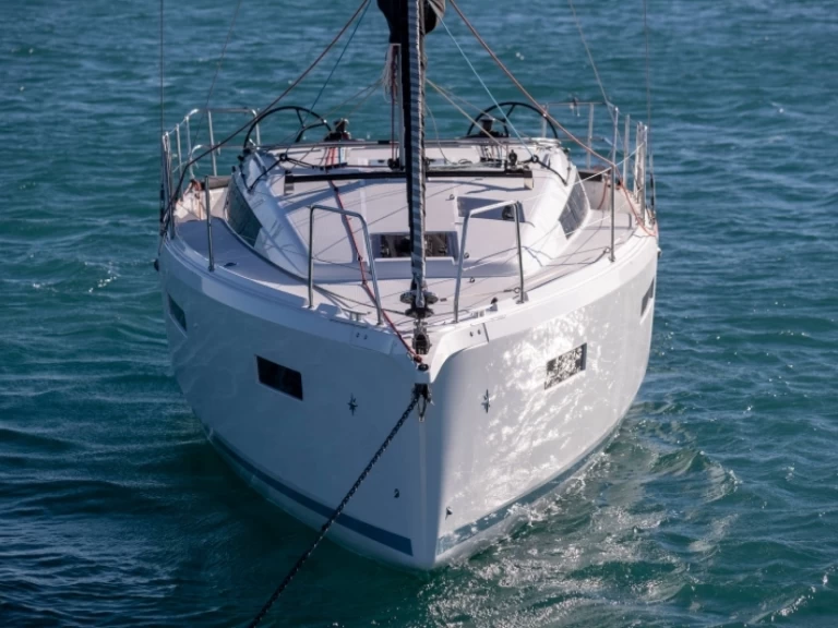 Sailboat rental in La Trinité-sur-Mer - Jeanneau Sun Odyssey 380