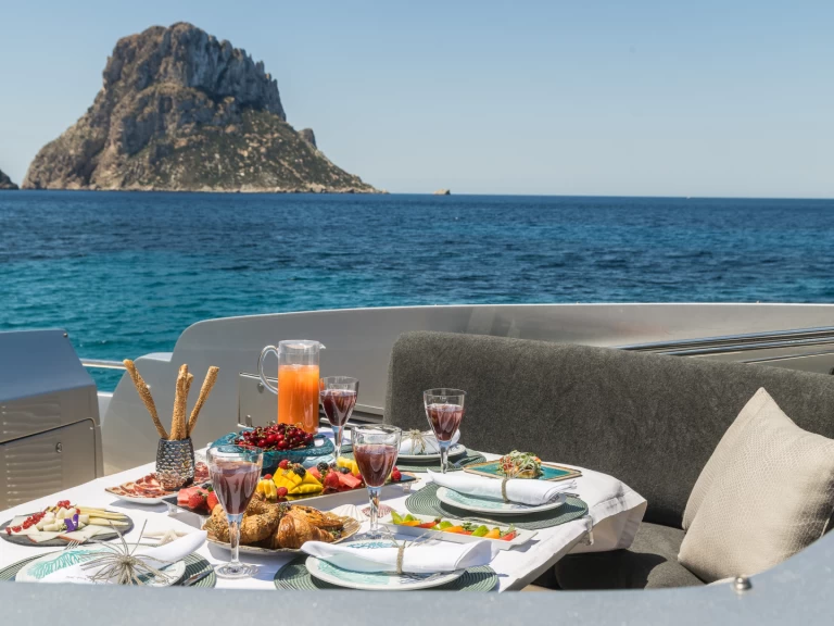 Boat rental Pershing Pershing 90 in Ibiza Town on Samboat