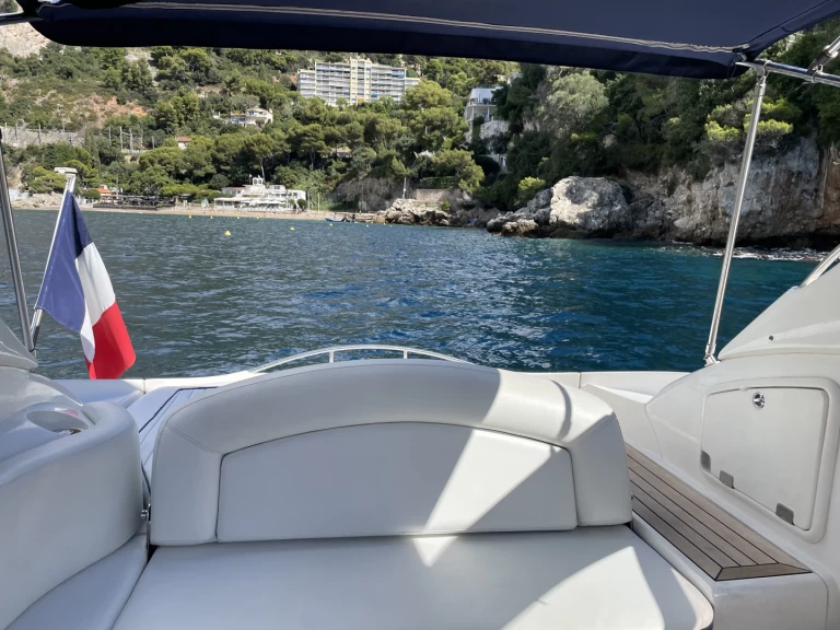 Bareboat Rental Motorboat Sunseeker with a boat licence