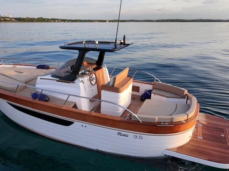 Motorboat rental with or without captain Mimi Sorrento