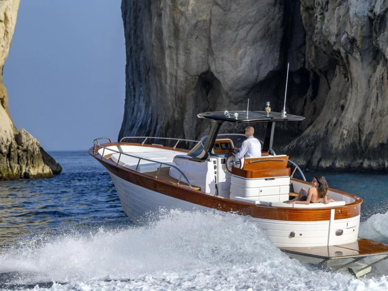 Bareboat Rental Motorboat Mimi with a boat licence