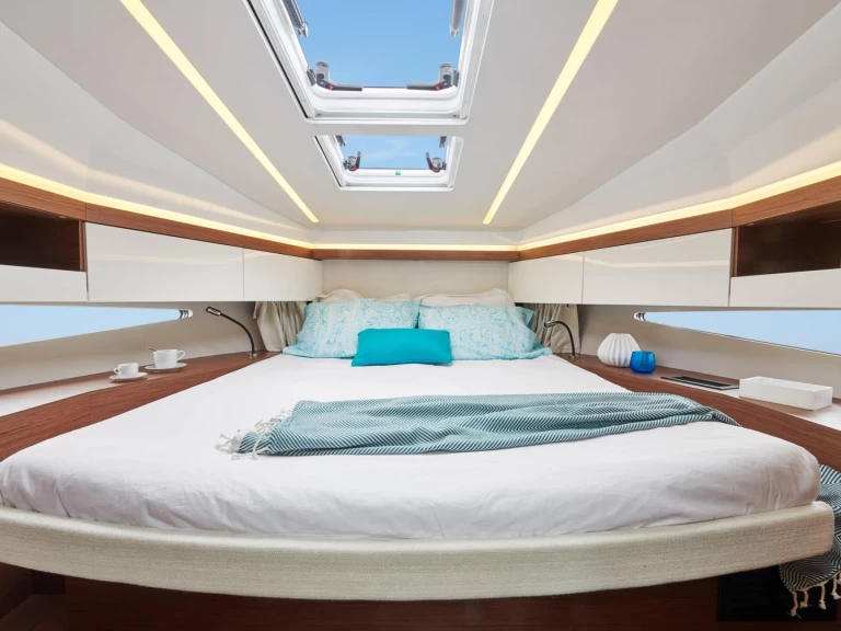 Bareboat Rental Motorboat Jeanneau with a boat licence