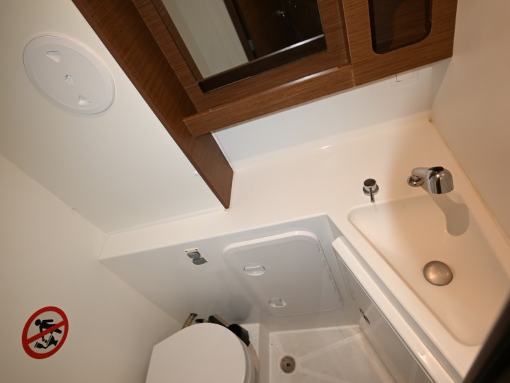 Yacht charter Lefkáda cheap Lagoon 42