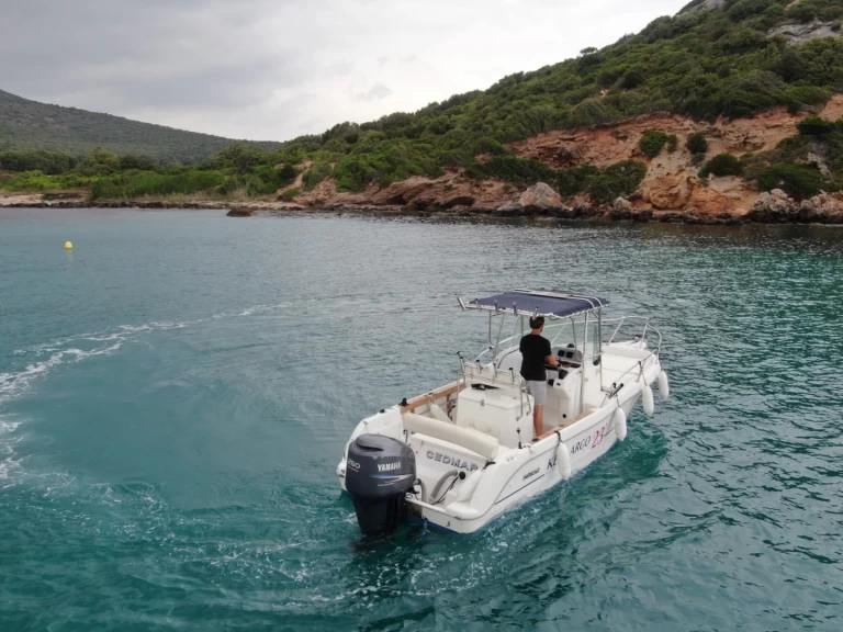 Motorboat rental with or without captain Sessa Marine Macinaggio