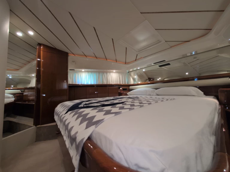 Motorboat rental with or without captain Ferretti Cádiz