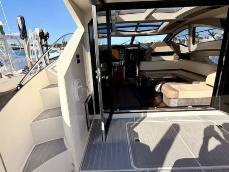 Luxury Yacht for rent West Palm Beach at the best price