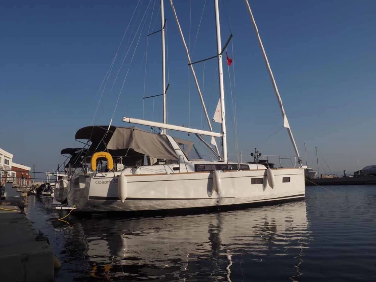 Bareboat Rental Sailboat Bénéteau with a boat licence