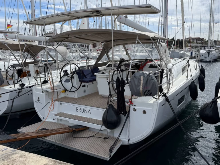 Rent a Bénéteau Oceanis 40.1 Biograd na Moru