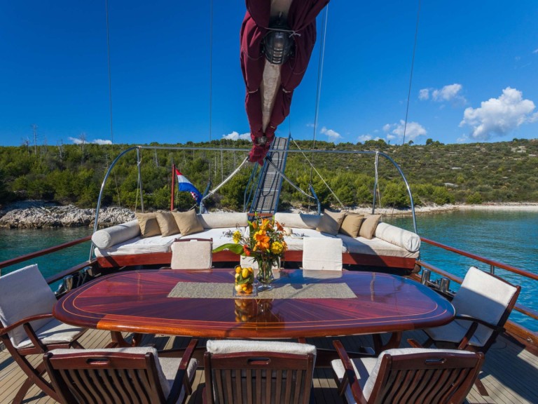 Yacht charter Split cheap Nostra Vita