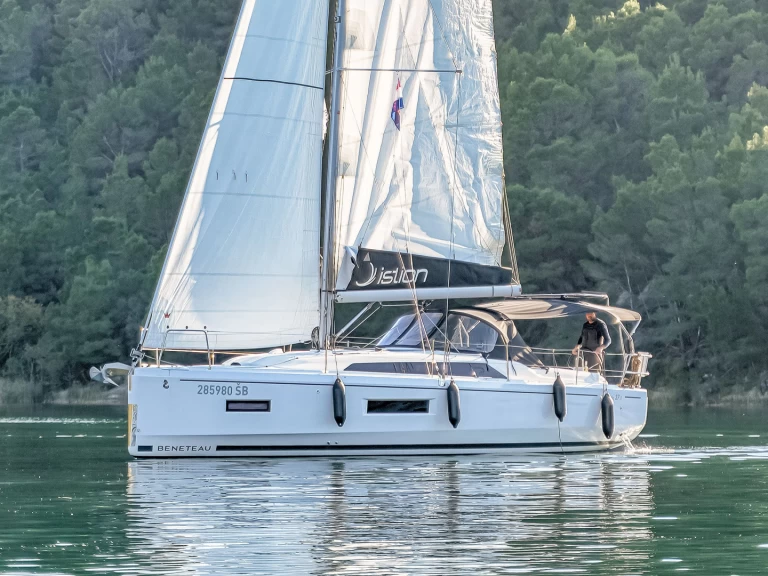 Rent a Bénéteau Oceanis 37.1 Skradin