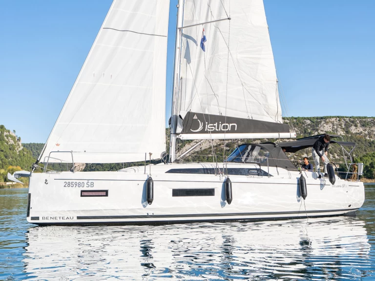 Sailboat rental in Skradin - Bénéteau Oceanis 37.1