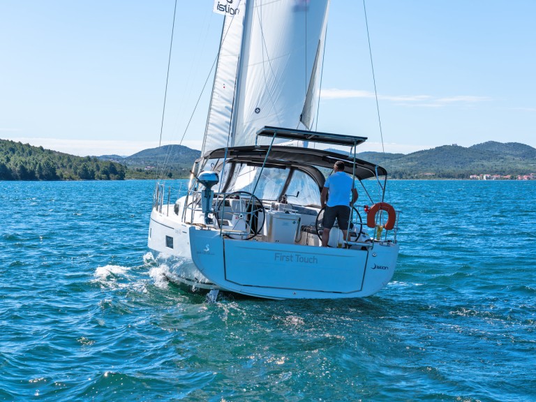 Bénéteau Oceanis 40.1 charter bareboat or captained in  Skradin
