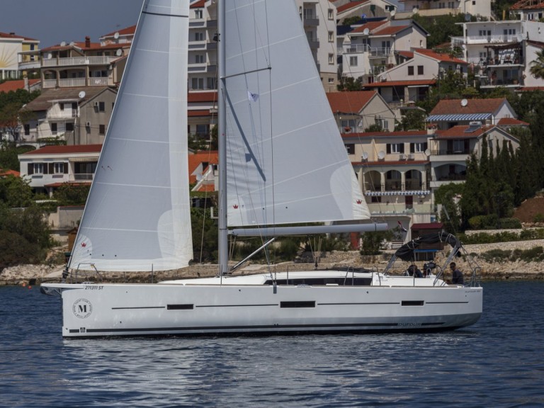 Sailboat for rent Préveza at the best price