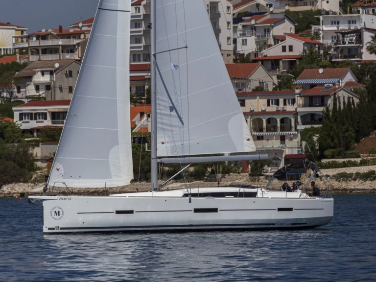 Sailboat for rent Préveza at the best price