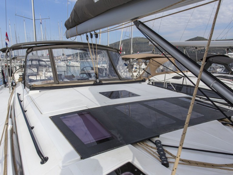 Sailboat for rent Préveza at the best price