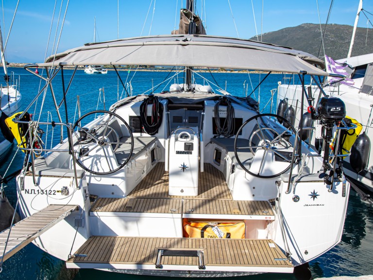 Sailboat for rent Préveza at the best price
