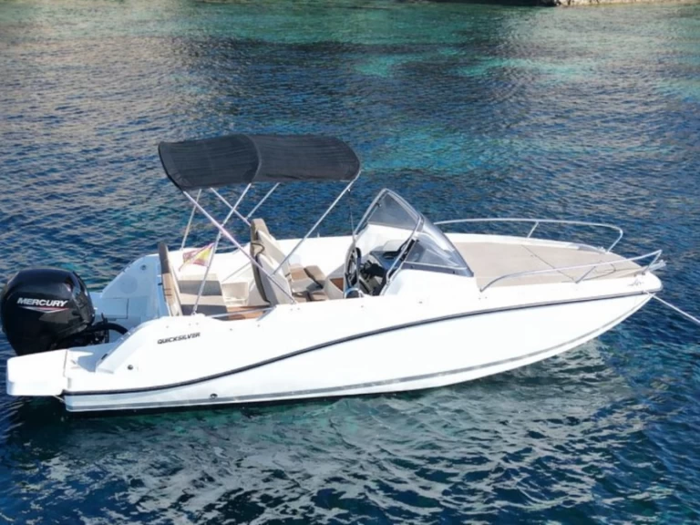 Bareboat Rental Motorboat Quicksilver with a boat licence