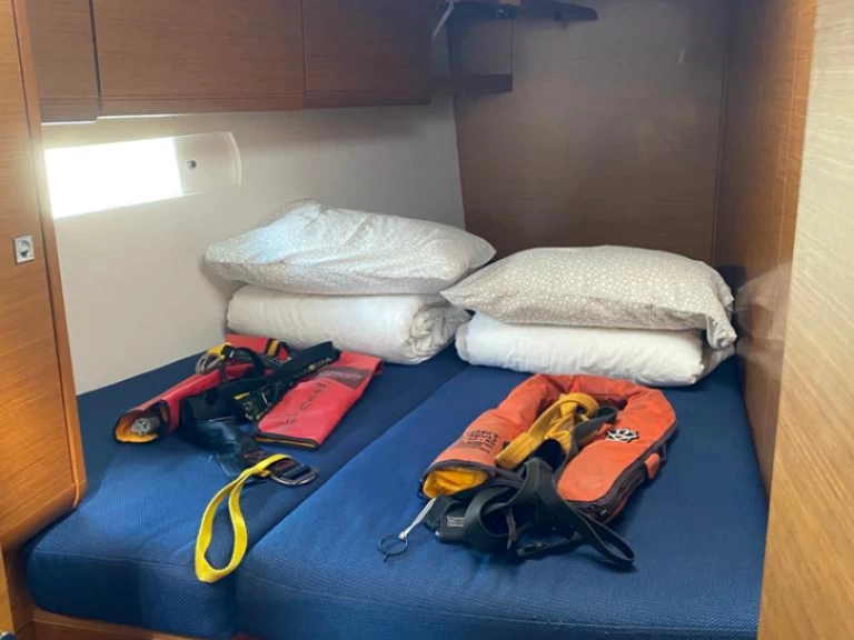 Boat rental Jeanneau Sun Odyssey 519 in Palmeira on Samboat