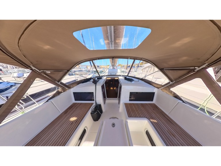 Boat rental Jeanneau Sun Odyssey 490 in Santa Cruz de Tenerife on Samboat