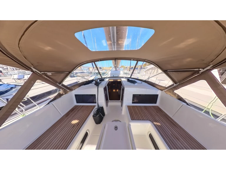 Boat rental Jeanneau Sun Odyssey 490 in Santa Cruz de Tenerife on Samboat