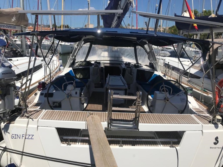 Yacht charter Palma de Mallorca cheap Oceanis 45
