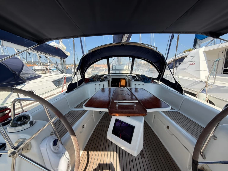 Rent a Bénéteau Oceanis 43 Las Galletas