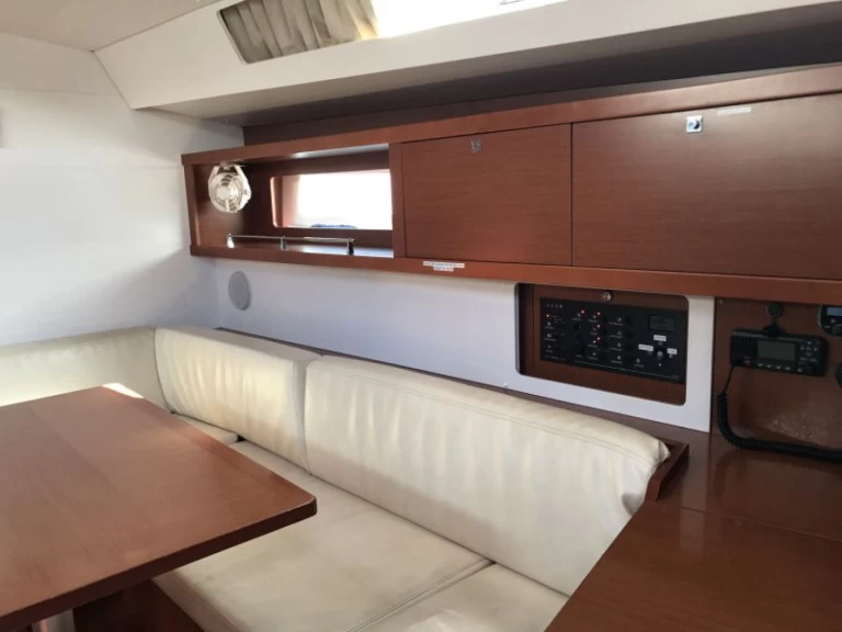Sailboat rental in Palma de Mallorca - Bénéteau Oceanis 45